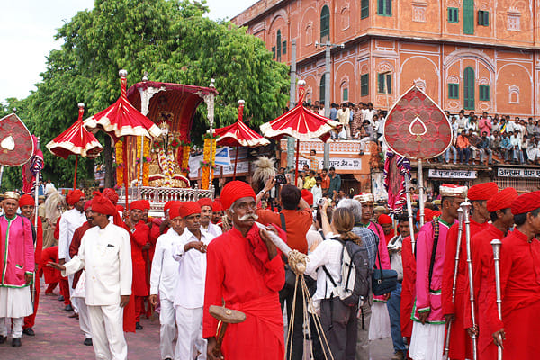 nagar nigam doing Preparations for Teej in Jaipur 