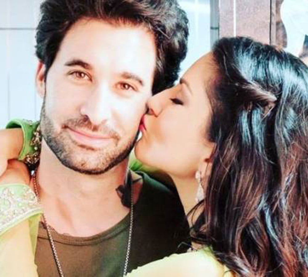 Sunny Leone and Daniel Weber adopt baby girl for latur maharastra
