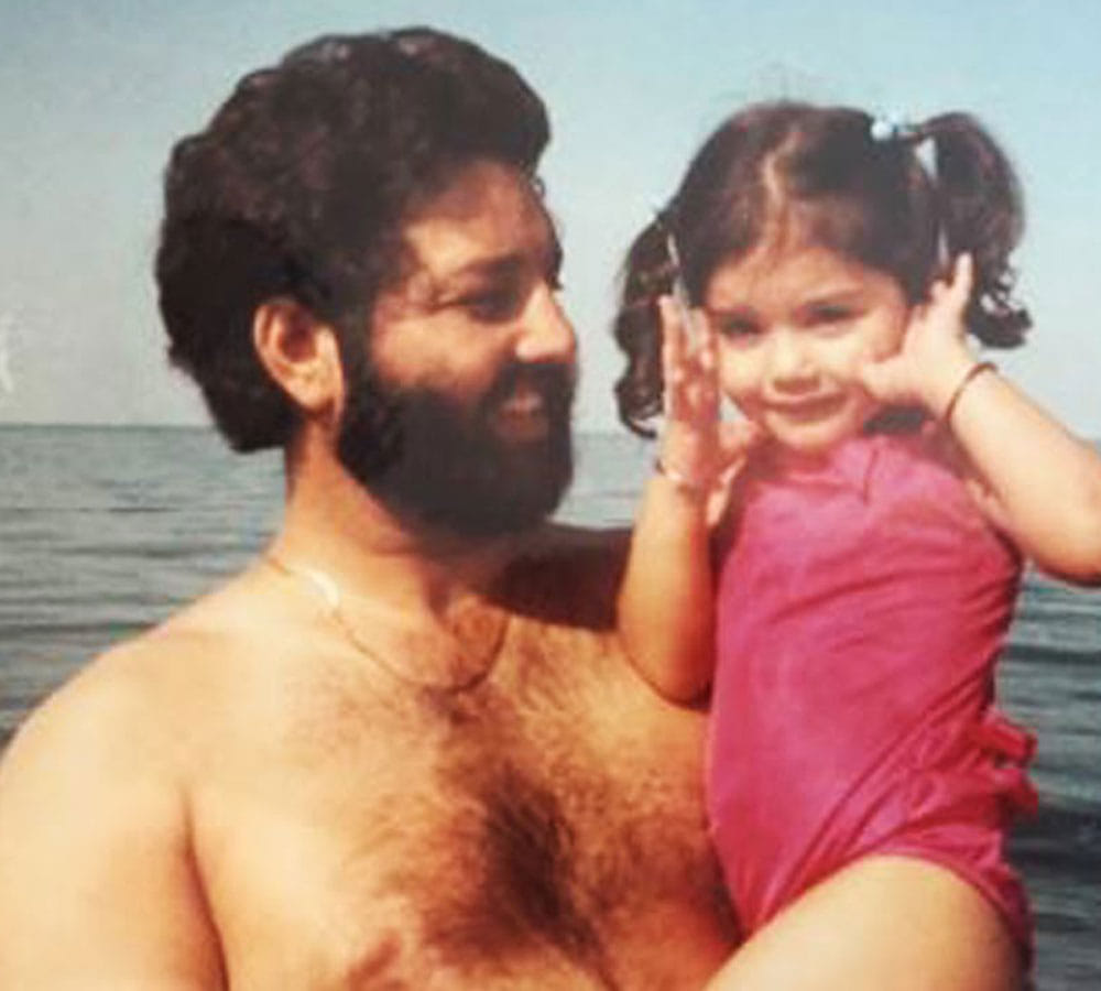 sunny leone adopt a baby child know her unknown facts