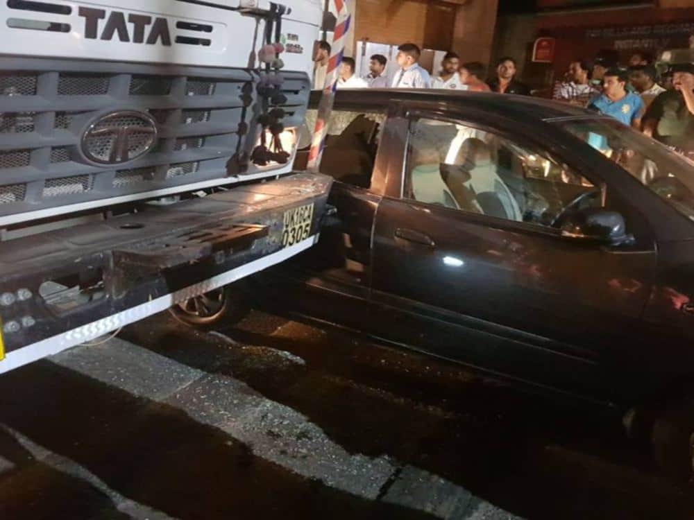 car and dumper accident in dehradun