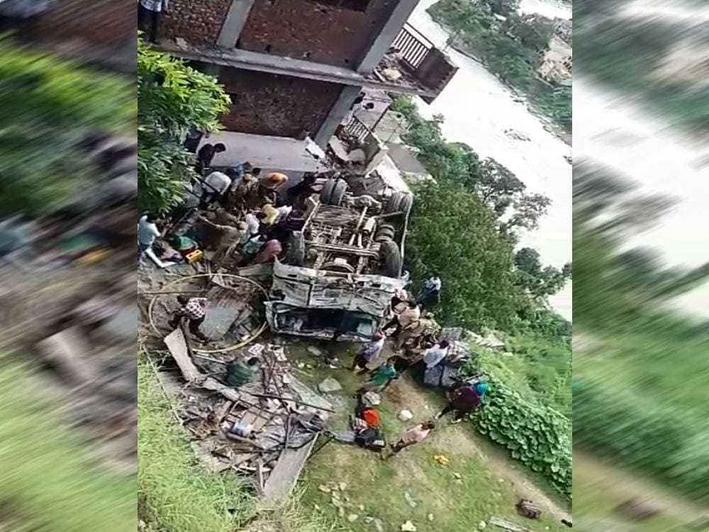 bus fall in valley on badrinath highway in karanprayag 