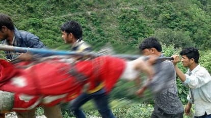 one killed and three injured in road accident at nainital