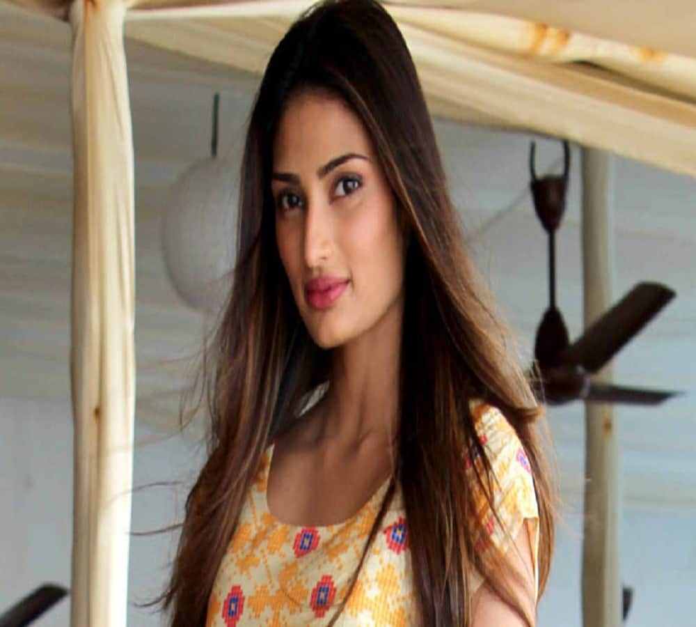salman khan to launch mohnish bahls daughter pranutan bahl