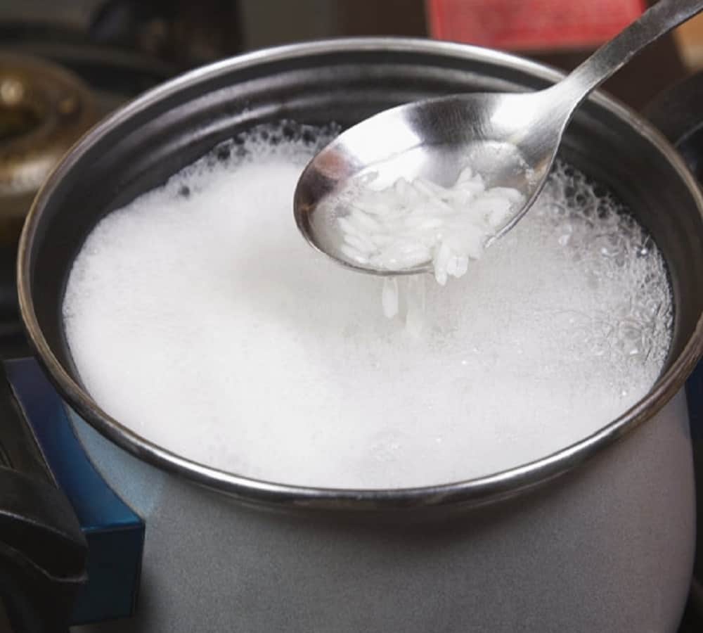 Tricks to identify plastic rice or fake rice at home