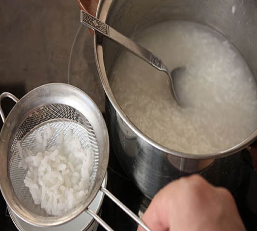 Tricks to identify plastic rice or fake rice at home