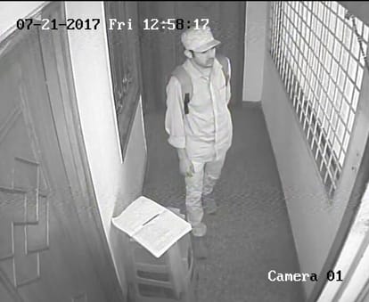 The manager said, "I am a heart patient, the robbers said - drinking water