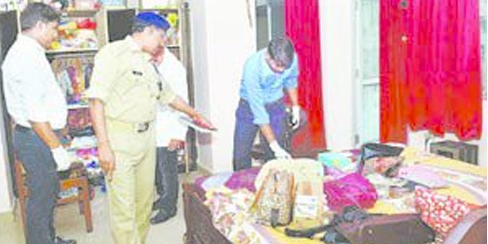 dacoity and loot in doctor house in allahabad