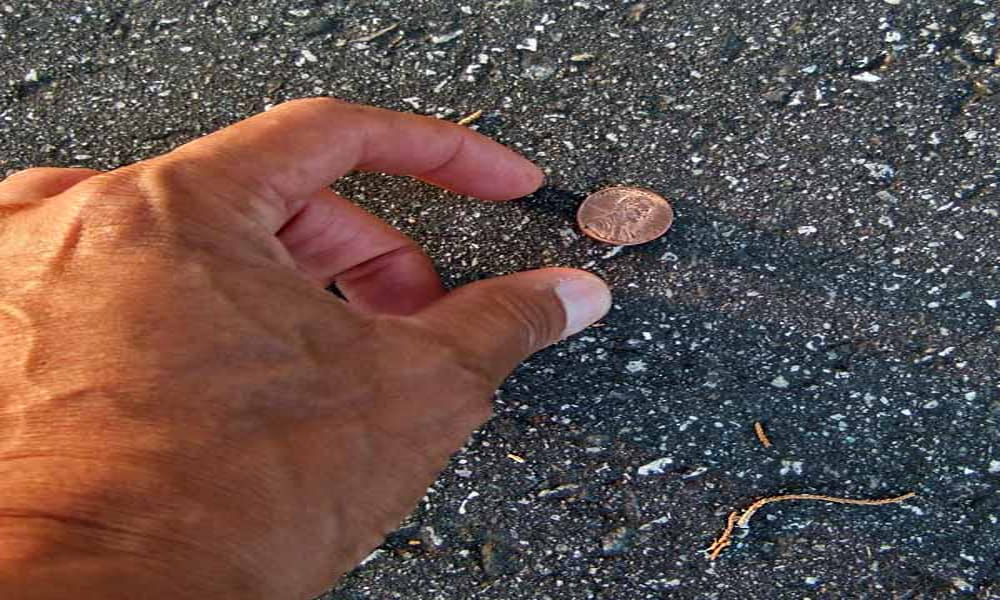 falling coins from pocket is auspicious according to vaastu