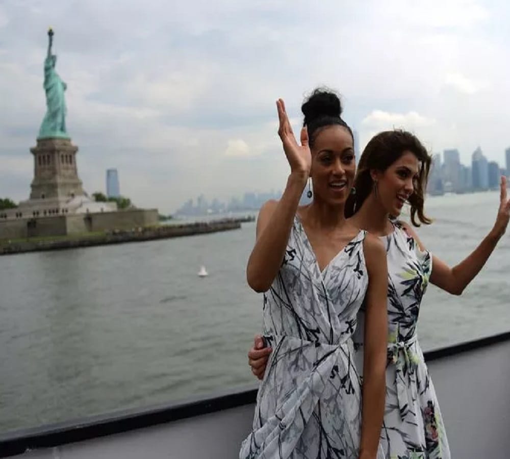 these look of two beauty pageant make you feel good 