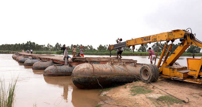 man died due to no pontoon bridge on beas dariya