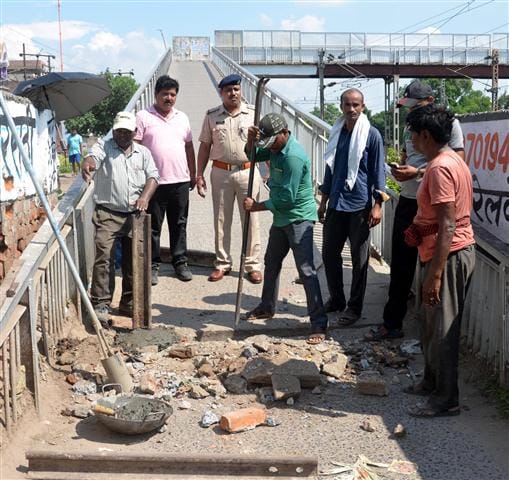Meenakshi bans two wheelers on small bridge