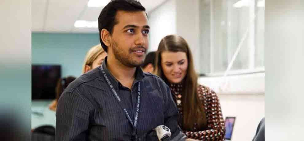 INDIA'S BOY ARPAN DOSHI BECOME THE YOUNGEST DOCTOR OF BRITAIN
