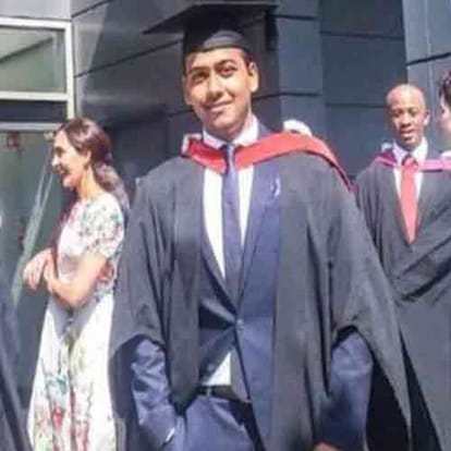 INDIA'S BOY ARPAN DOSHI BECOME THE YOUNGEST DOCTOR OF BRITAIN