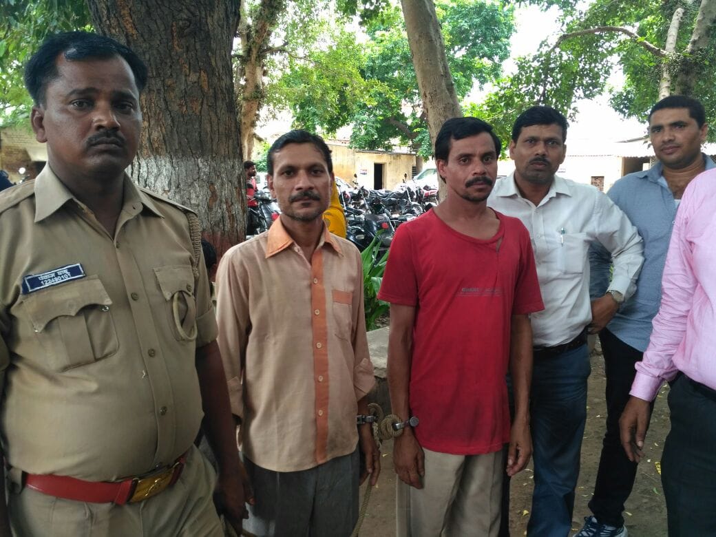 man arrested for loot in train in agra