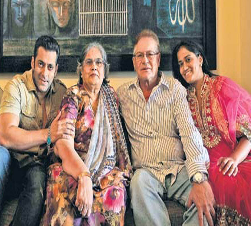 Bollywood stars who adopted kids, sunny leone adopted baby girl