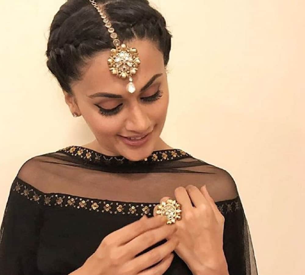 Taapsee trolls on her average looking photo
