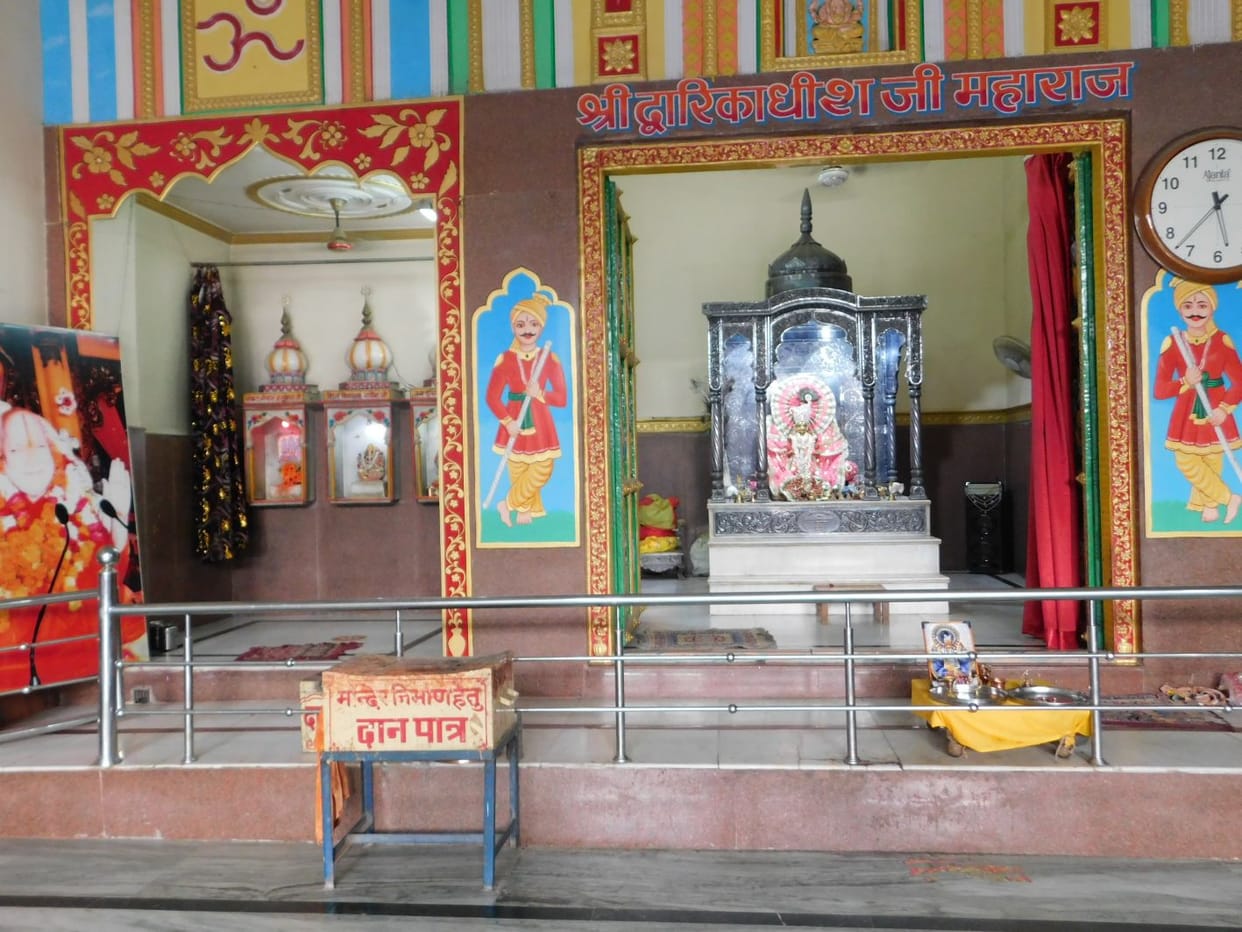 द्वारिकाधीश मंदिर का विवाद पहुंचा अदालत