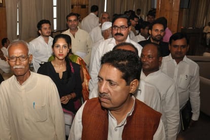 opposition alleged Yogi government for threatening in Uttar Pradesh.