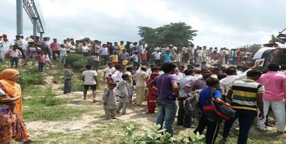 Accident : tractor-trolley and bus collision, two killed, more than 20 injured