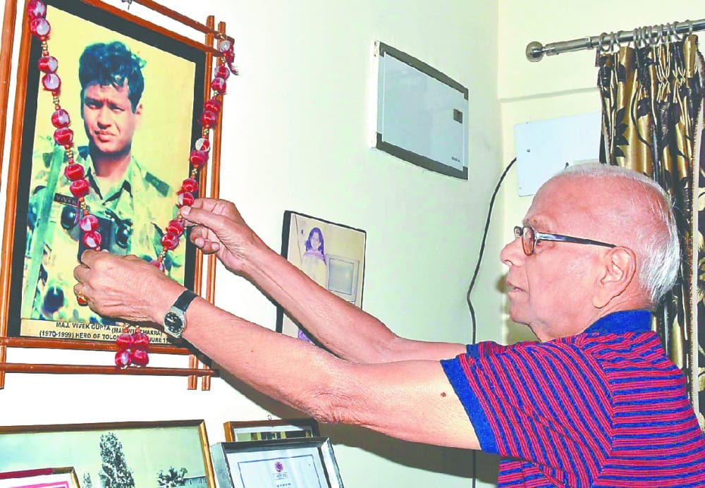 kargil martyr father facing Neglect from government