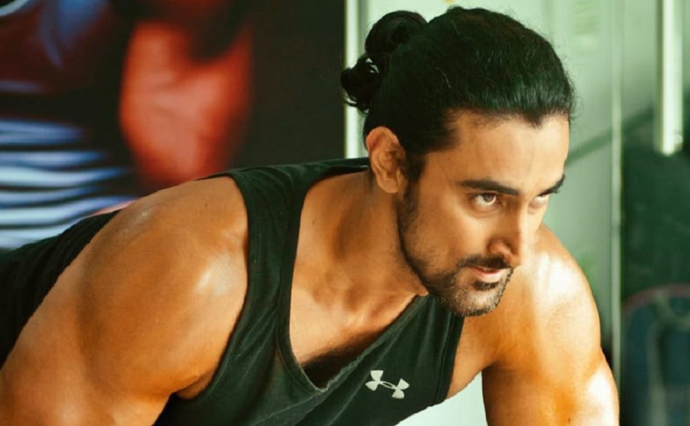 Kunal Kapoor robbed on the sets of akshay kumar  starrer Gold in Bradford