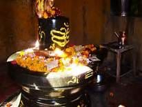 दो मुस्लिमों ने किया भगवान शिव का जलाभिषेक