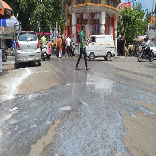 These pictures of temples on Shivratri, will also force you to think
