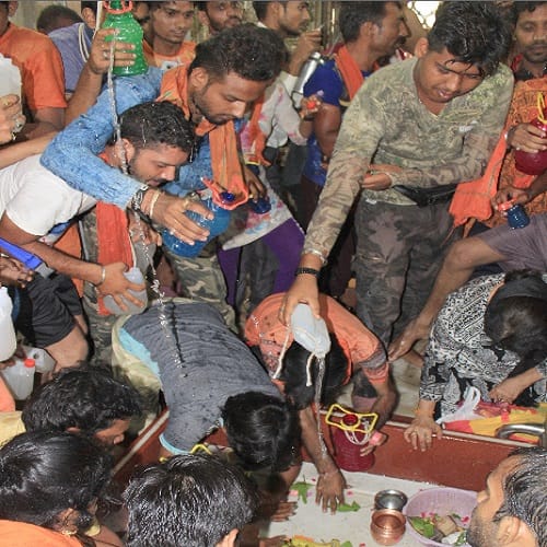 These pictures of temples on Shivratri, will also force you to think