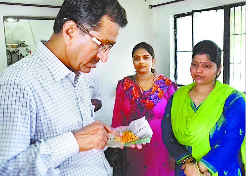 Worms in rice of Kasturba Gandhi School