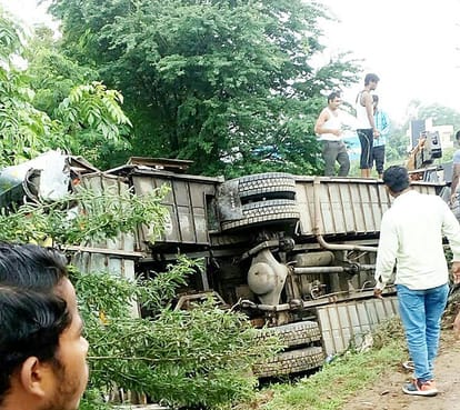 people show inhumanity at accidental place near udaipur