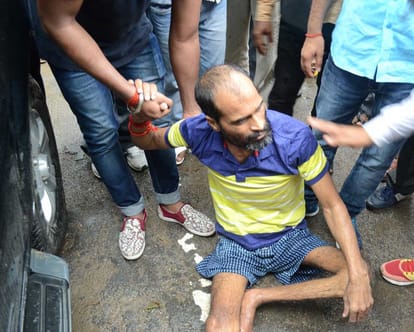 jaunpur police caught weapons from block head safari
