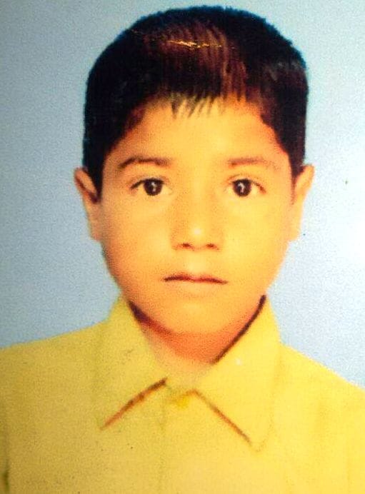 child died after hanging on swing in firozabad
