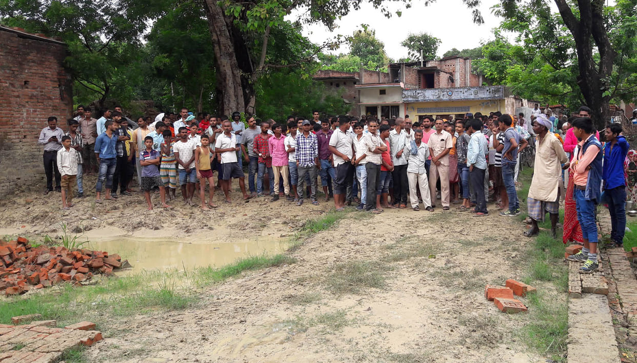  Crowds of people gathered after the assault in the ground dispute