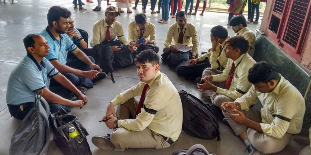 Delhi Metro staff threaten to go on strike from Monday