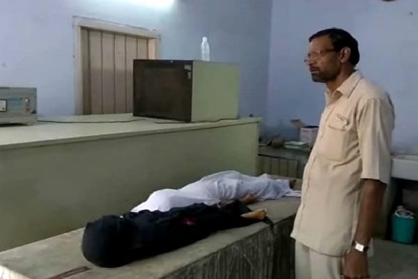 Father ate poison with his two child