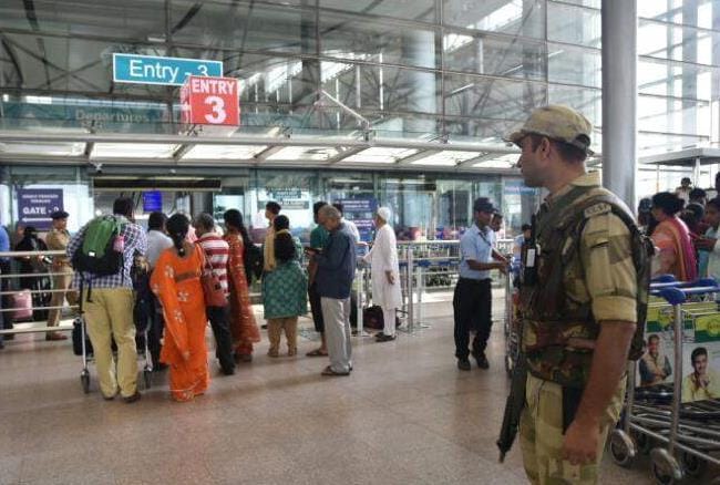 Technical fault in plane, Passengers' commotion at Delhi Airport