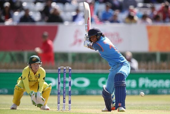 Blackwell presents her jersey to Harmanpreet Kaur after semi-final