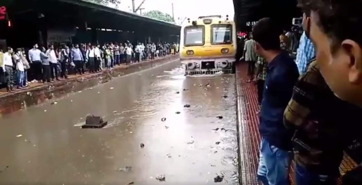 People are troubled due to heavy rains in Mumbai