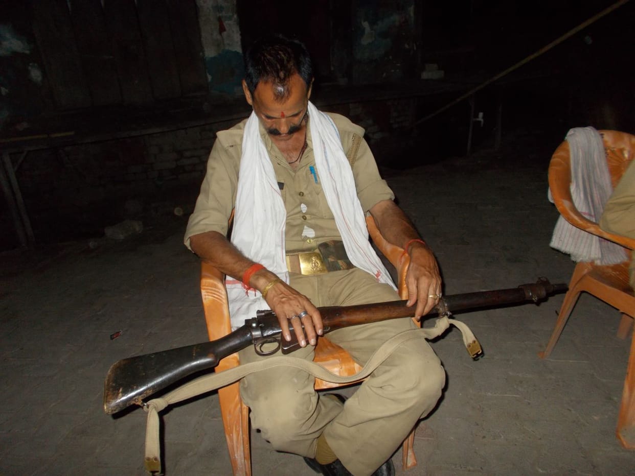 ड्यूटी पर लगी होमगार्ड की झपकी