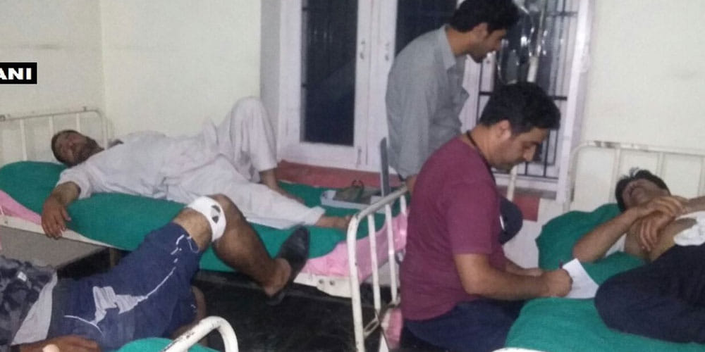 soldier beat policemen in jammu six injured