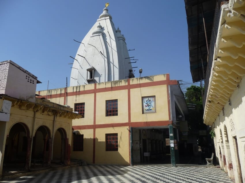 कैलाश महादेव के अभिषेक को उमड़े भक्त