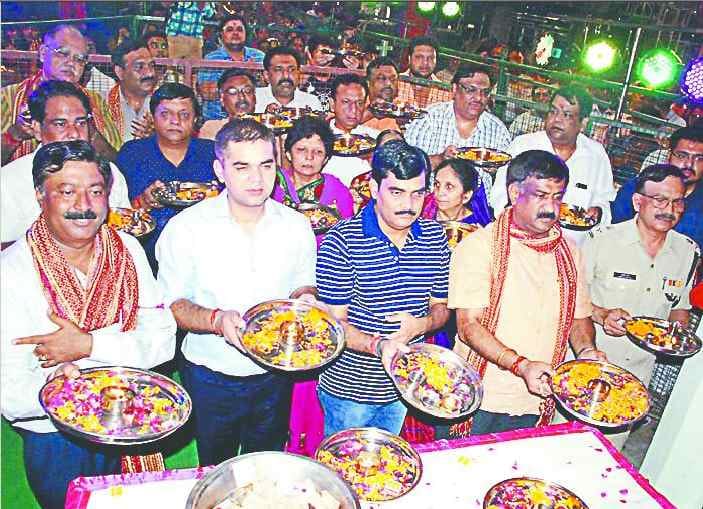Rainfall of flowers on devotees in Mahashivarti