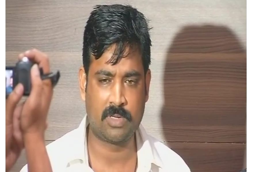 Chhota Rajan's sharp shooter khan mubarak arrested by UP STF.