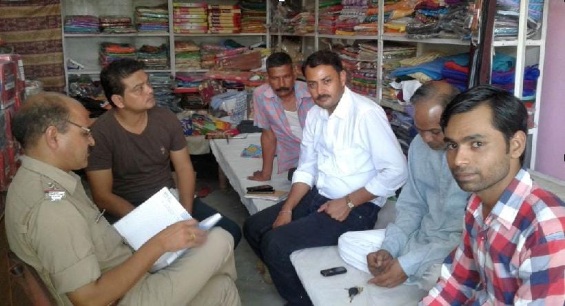 Cloth shop locks broken, millions steal