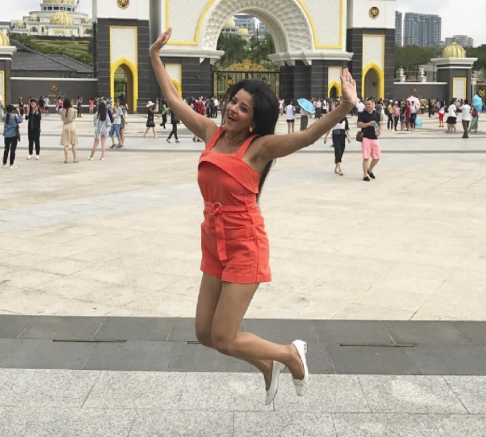 Big Boss fame Monalisa enjoying vacation in Malaysia with hubby Vikrant 