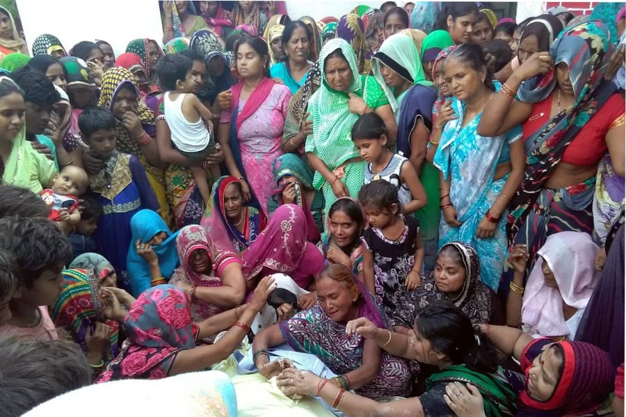 man murdered after loot in kasganj