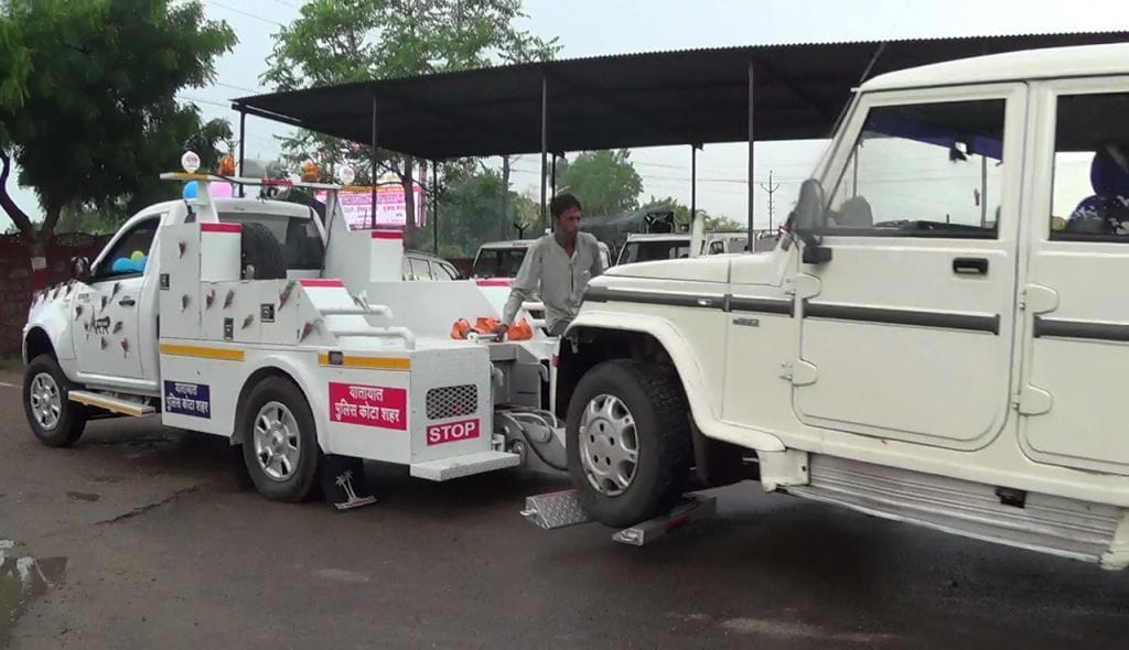 new vehicle lift crane included in kota traffic police squad 