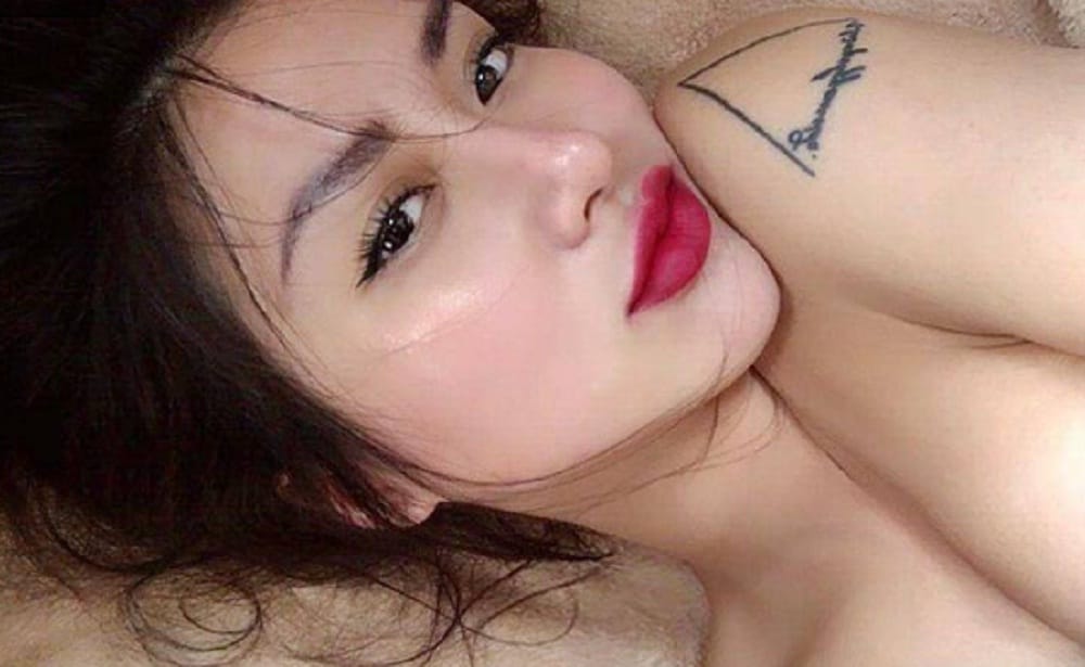 taiwani nurse carina linn posts hot photos on social media get viral over internet