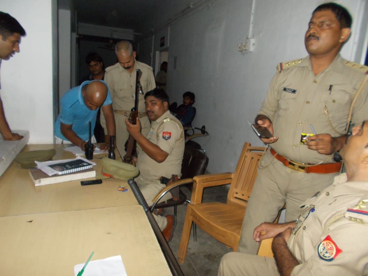 false exice officers beaten and arrested 