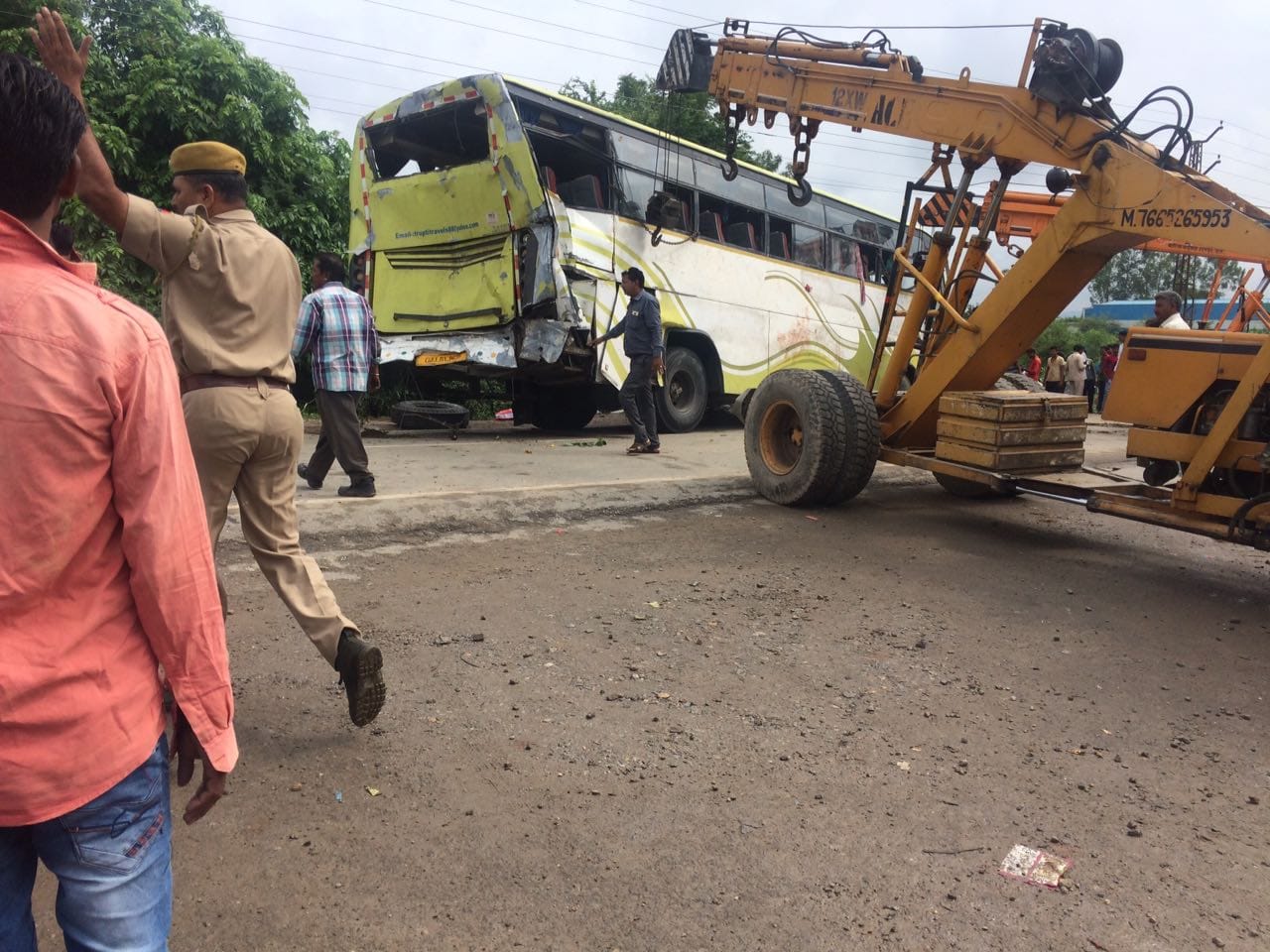 9 people dead and more than 25 injured in accident near jaipur